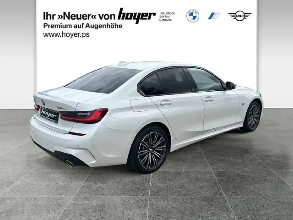 Gebraucht BMW 330 Efficient Dynamics 252 PS (185 kW) 2022 Mineralweiß (metallic) Limousine