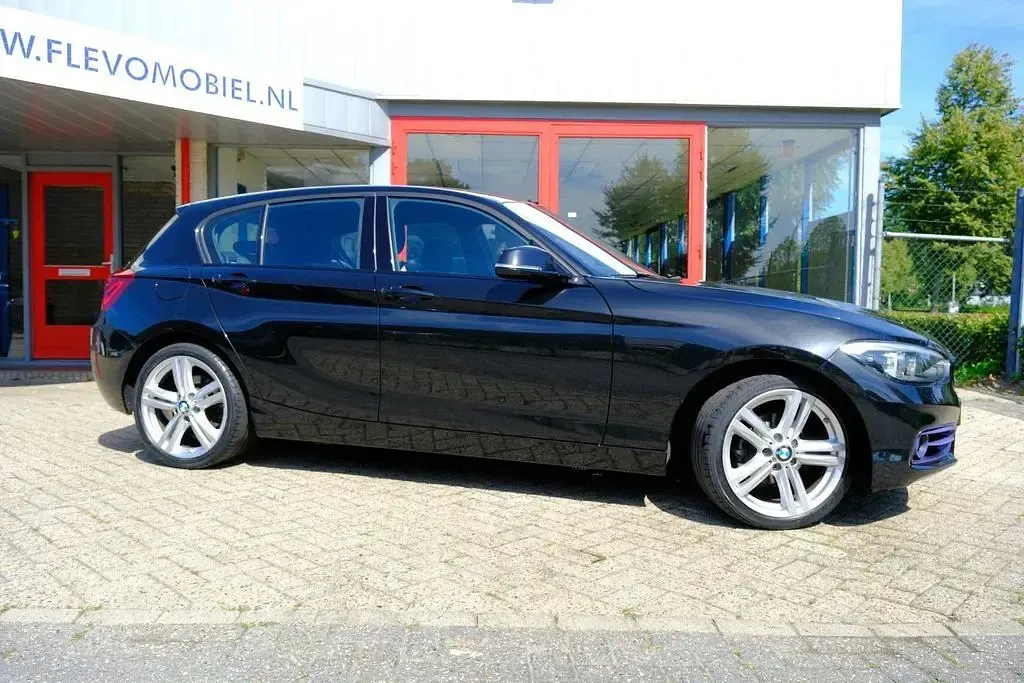 Gebraucht BMW 118 Executive 136 PS (100 kW) 2018 Schwarz Limousine