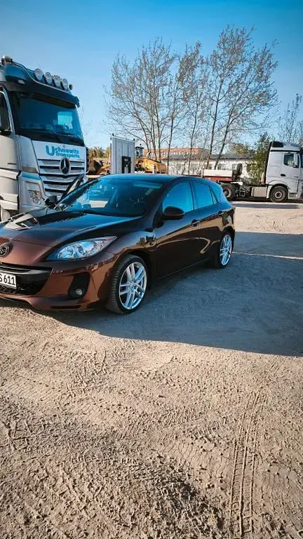 Gebraucht Mazda 3 Edition 105 PS (77 kW) 2012 Braun Limousine