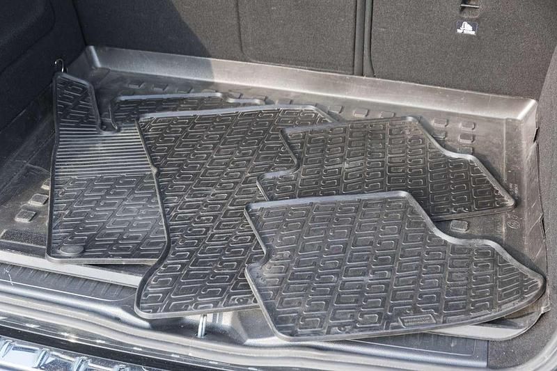 Gebraucht Mercedes B180 109 PS (80 kW) 2013 Schwarz Van / Kleinbus