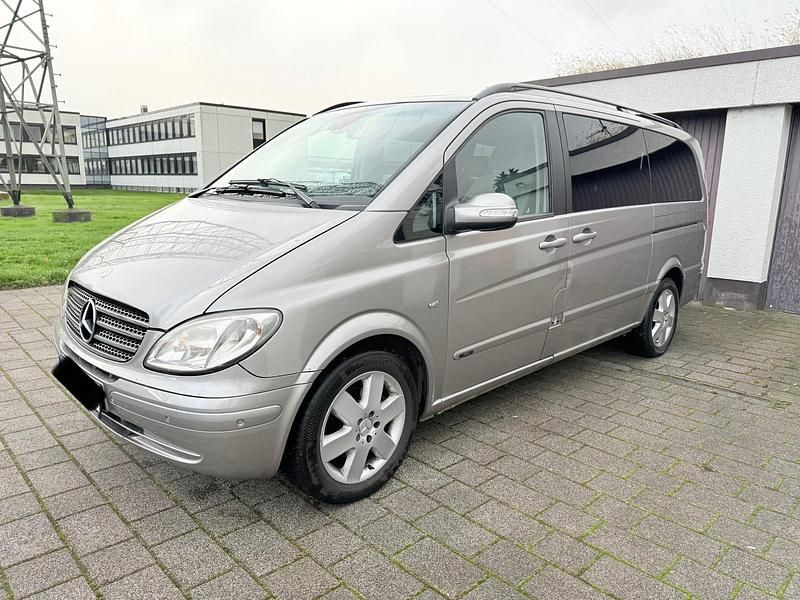 Silber Gebraucht 2009 Mercedes Viano Van / Kleinbus | 9.900 € (Superpreis) - Bild 1/4