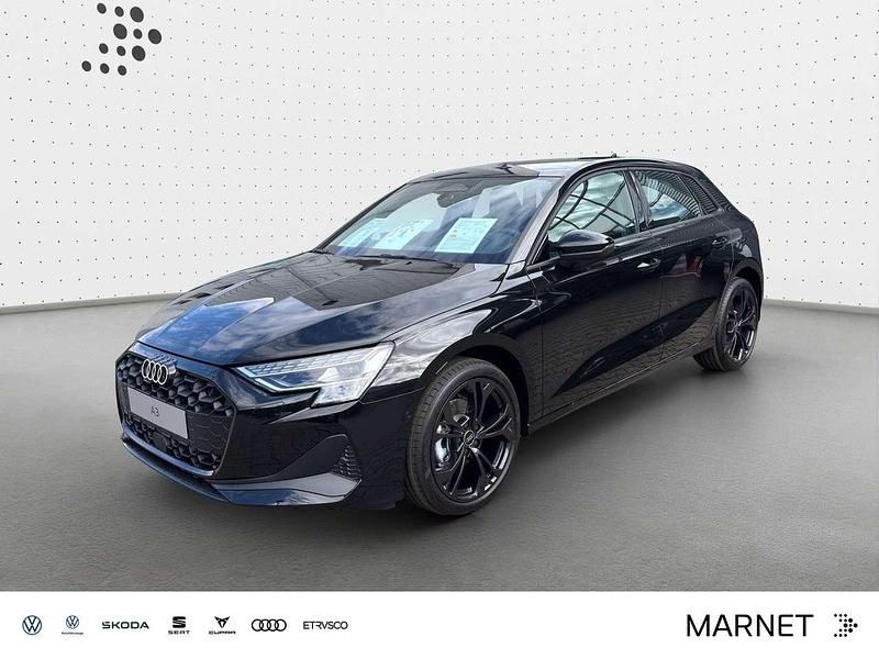 Mythosschwarz metallic Neu 2025 Audi A3 Limousine | 38.499 € (Guter Preis) - Bild 1/4