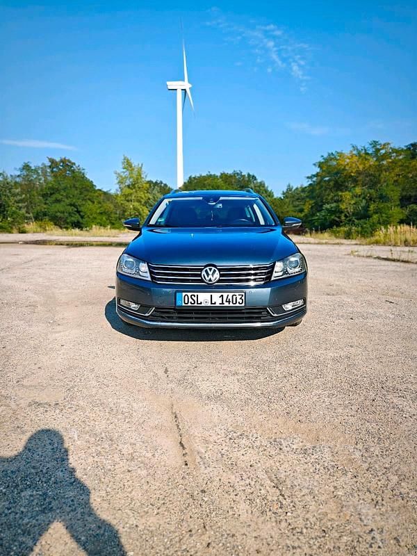 Grau Gebraucht 2012 VW Passat Comfortline Kombi | 8.000 € (Fairer Preis) - Bild 1/4