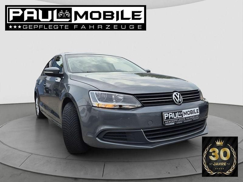 Grau Gebraucht 2015 VW Jetta R Limousine | 8.673 € (Fairer Preis) - Bild 1/4