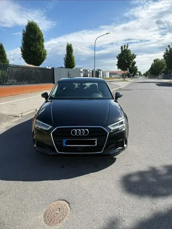 Gebraucht Audi A3 Sport 116 PS (85 kW) 2018 Schwarz Limousine