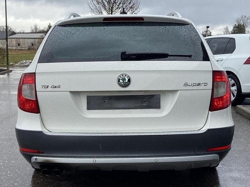 Gebraucht Skoda Superb Elegance 140 PS (102 kW) 2012 Weiß Kombi