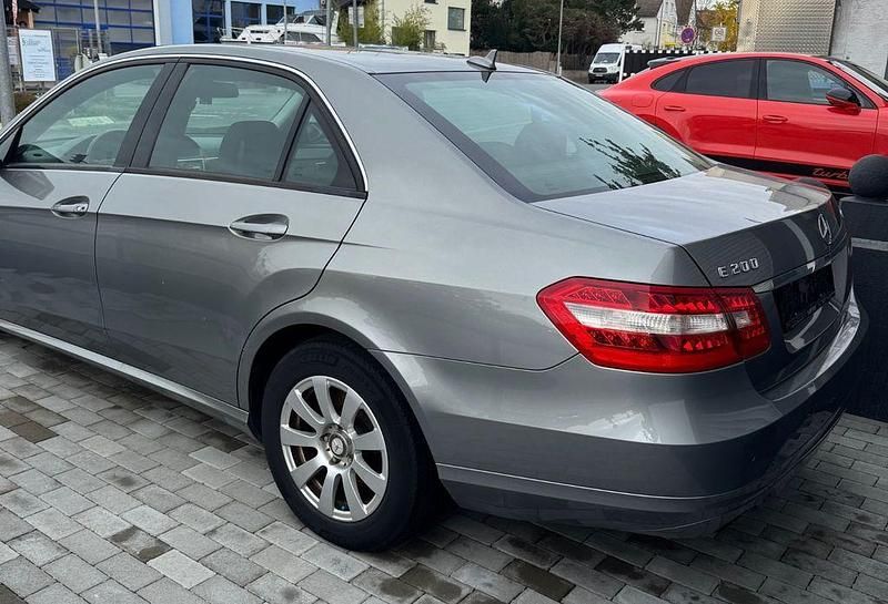 Gebraucht Mercedes E200 184 PS (135 kW) 2009 Grau Limousine