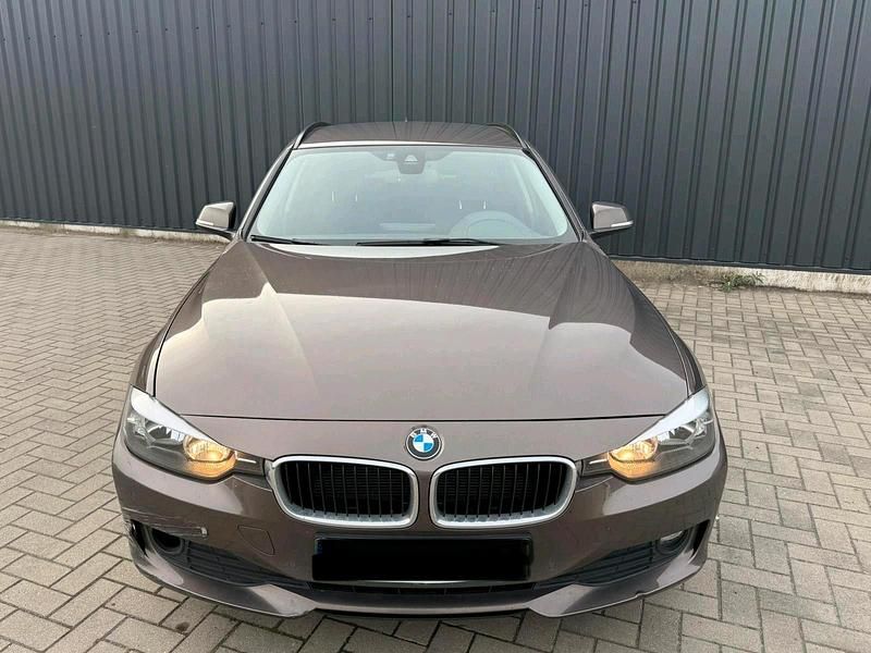 Gebraucht BMW 318 136 PS (100 kW) 2014 Braun Kombi