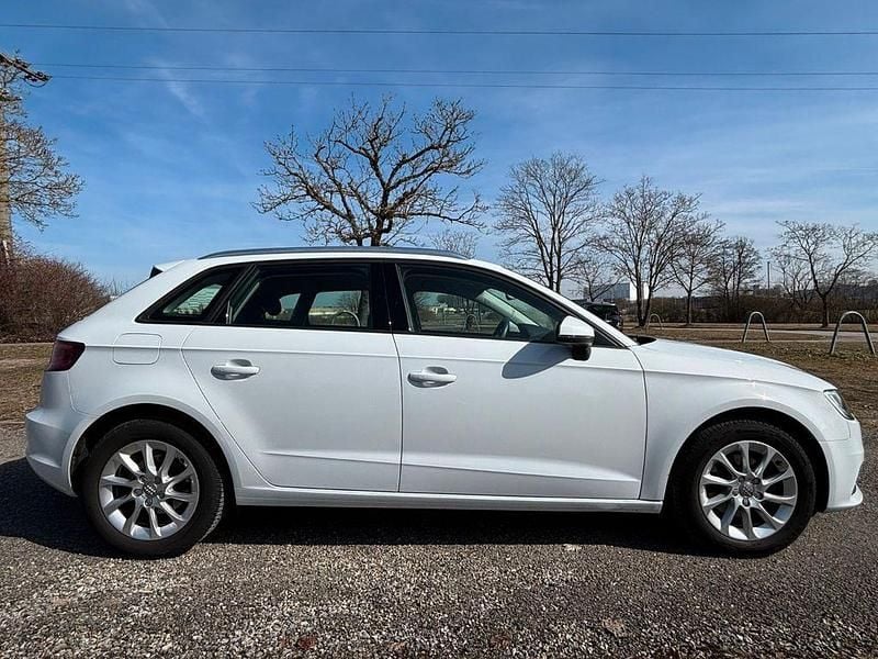 Gebraucht Audi A3 Ambiente 105 PS (77 kW) 2014 Weiß Limousine
