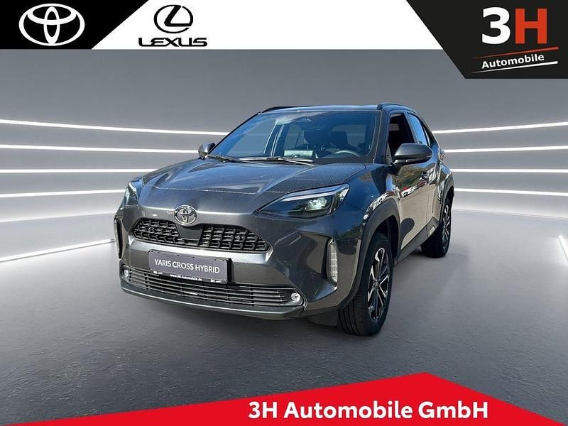 Grau Neu 2025 Toyota Yaris Cross SUV | 31.290 € (Etwas zu teuer) - Bild 1/4