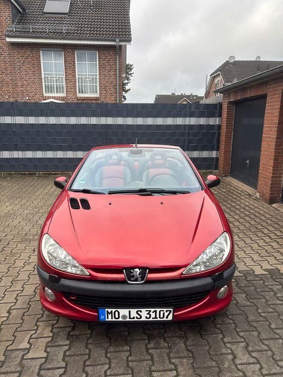 Rot Gebraucht 2002 Peugeot 206 Cabrio | 560 € - Bild 1/4