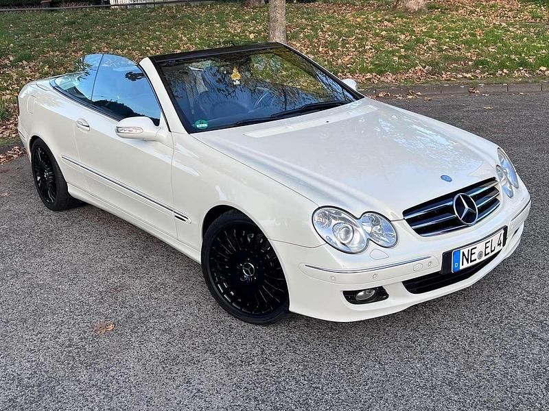 Gebraucht Mercedes CLK350 272 PS (200 kW) 2008 Calcitweiss  unilack Cabrio