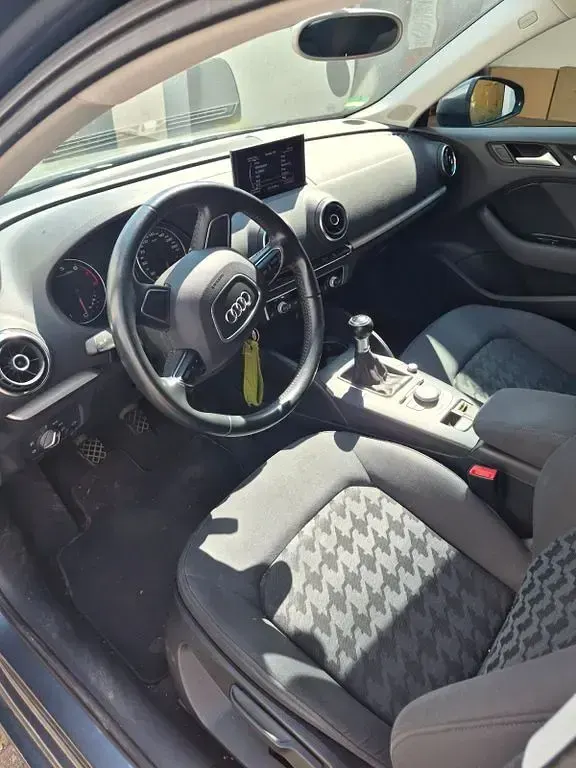 Gebraucht Audi A3 Attraction 110 PS (80 kW) 2015 Grau Limousine