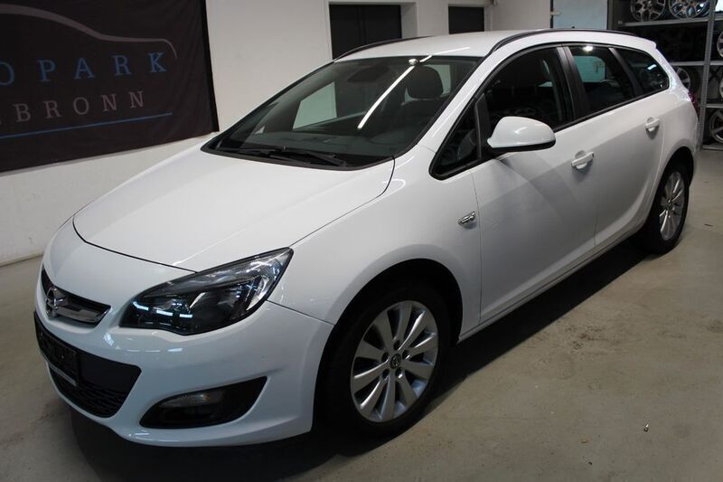 Weiß Gebraucht 2015 Opel Astra Limousine | 5.399 € (Etwas zu teuer) - Bild 1/4