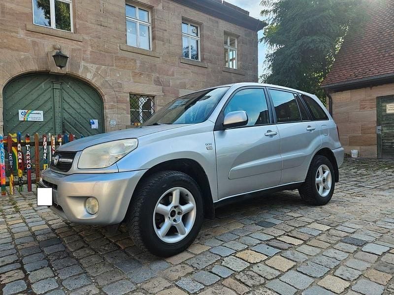 Silber Gebraucht 2004 Toyota RAV4 SUV | 4.300 € (Fairer Preis) - Bild 1/4
