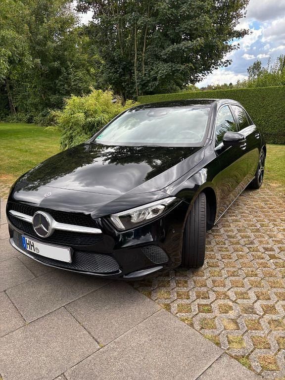 Schwarz Gebraucht 2019 Mercedes A200 Business Limousine | 19.500 € (Guter Preis) - Bild 1/4
