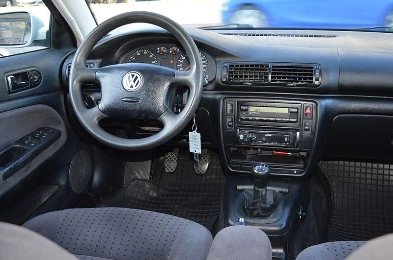 Gebraucht VW Passat Comfortline 101 PS (74 kW) 1998 Silber Limousine