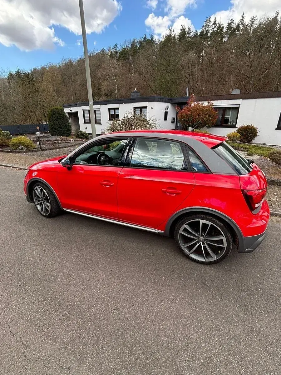 Gebraucht Audi A1 Sportback Premium 95 PS (69 kW) 2016 Rot Kleinwagen