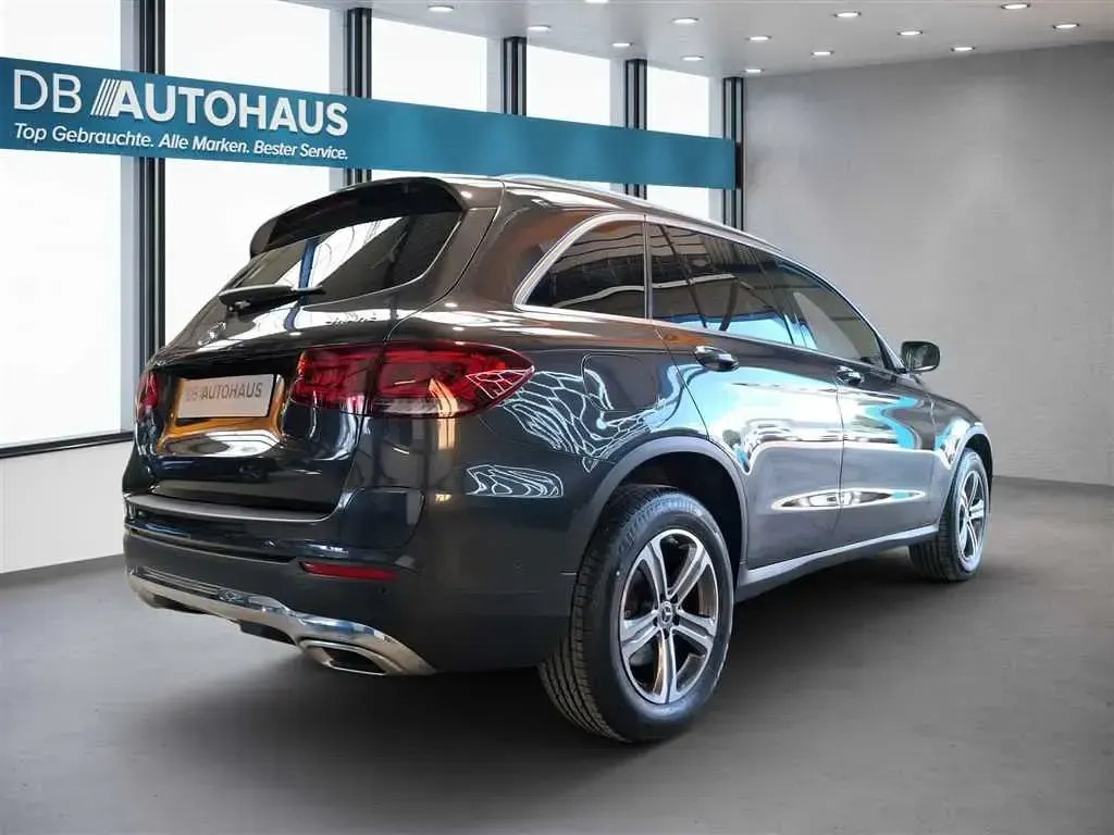 Gebraucht Mercedes GLC300e 306 PS (225 kW) 2022 Grau SUV