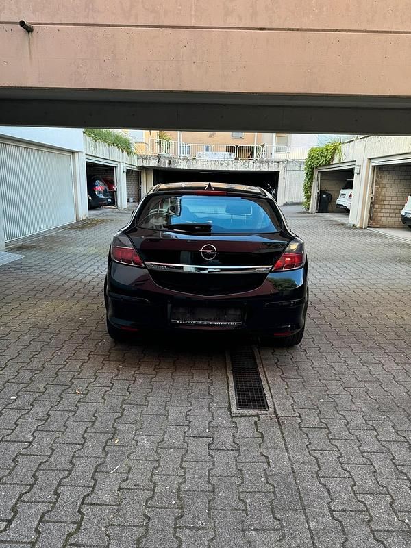 Gebraucht Opel Astra GTC 140 PS (102 kW) 2006 Schwarz Kleinwagen