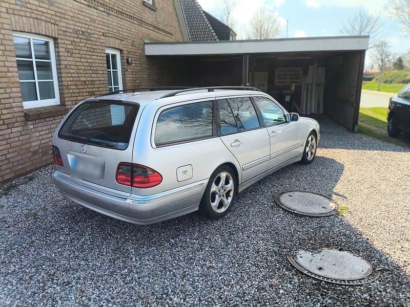 Gebraucht Mercedes E270 Avantgarde 170 PS (125 kW) 2002 Silber Kombi
