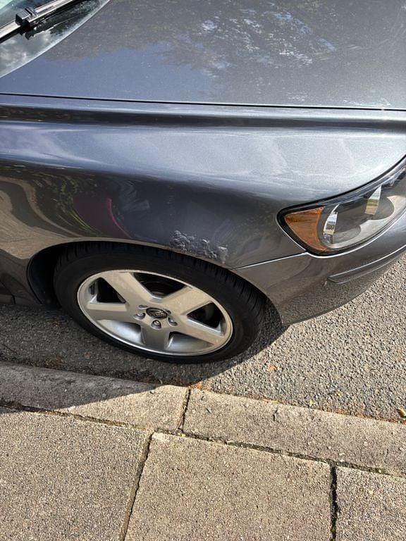 Grau Gebraucht 2005 Volvo V50 Momentum Kombi | 2.150 € (Fairer Preis) - Bild 1/4