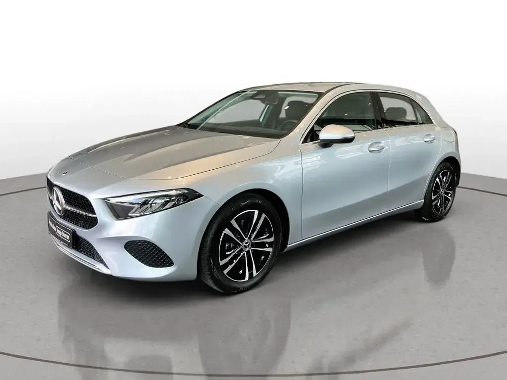 Gebraucht Mercedes A180 Advanced 136 PS (100 kW) 2024 Silber Limousine
