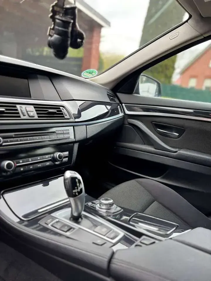 Gebraucht BMW 520 Sport Line 184 PS (135 kW) 2012 Schwarz Kombi