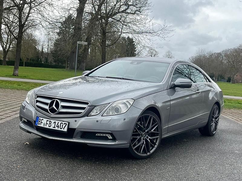 Gebraucht Mercedes E350 231 PS (169 kW) 2009 Grau Coupé
