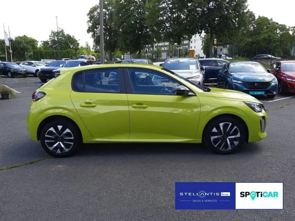 Gebraucht Peugeot 208 Active 101 PS (74 kW) 2024 Gelb Kleinwagen