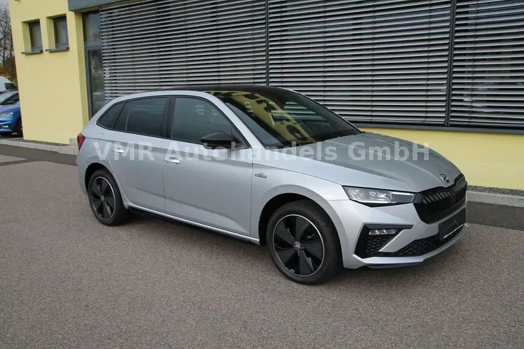 Neu Skoda Scala Monte Carlo 150 PS (110 kW) 2025 Silber Kleinwagen