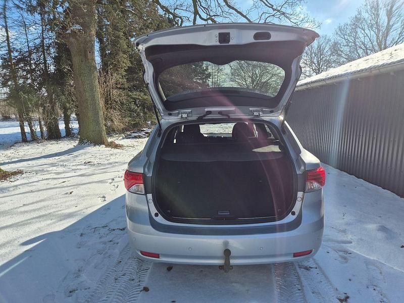 Gebraucht Toyota Avensis Edition 150 PS (110 kW) 2014 Silber Kombi