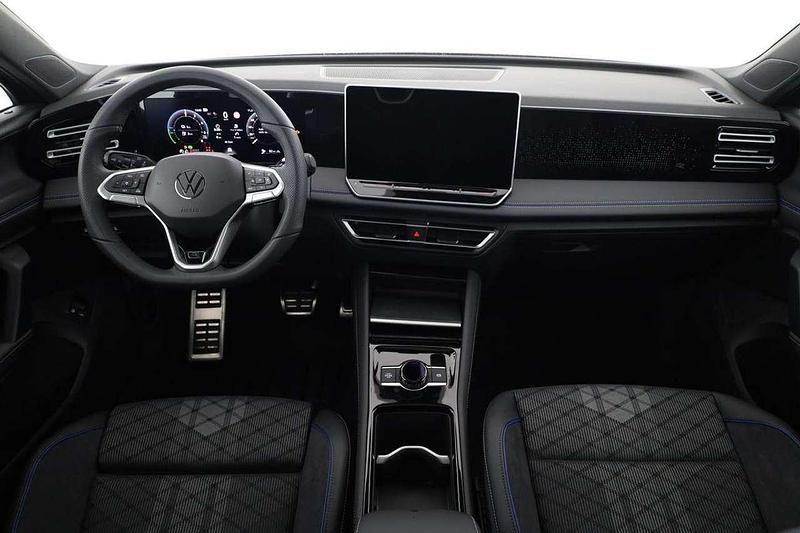 Neu VW Tiguan R-line 272 PS (200 kW) 2025 Cipressino grün metallic SUV