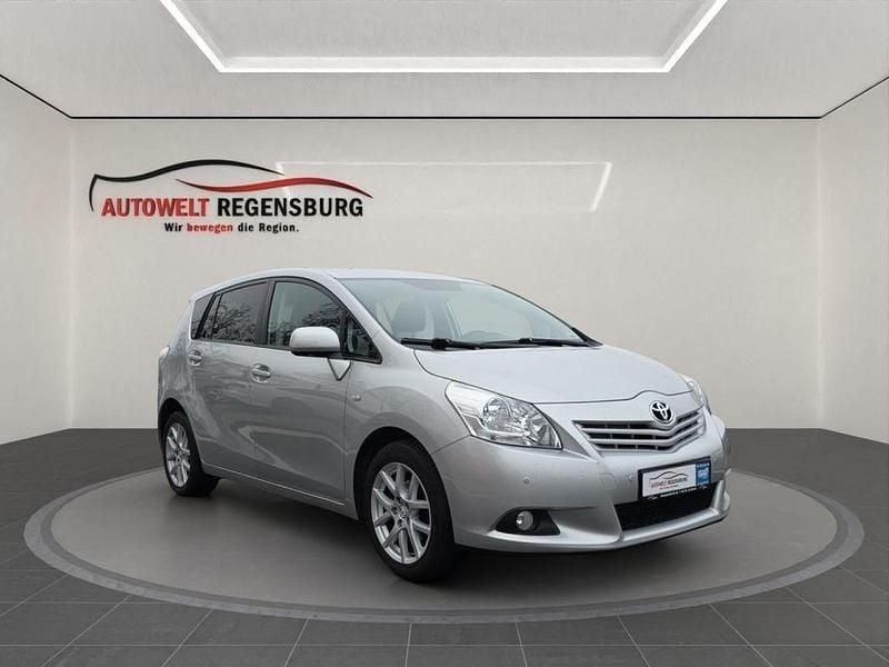 Silber Gebraucht 2013 Toyota Verso Travel Van / Kleinbus | 6.990 € (Superpreis) - Bild 1/4
