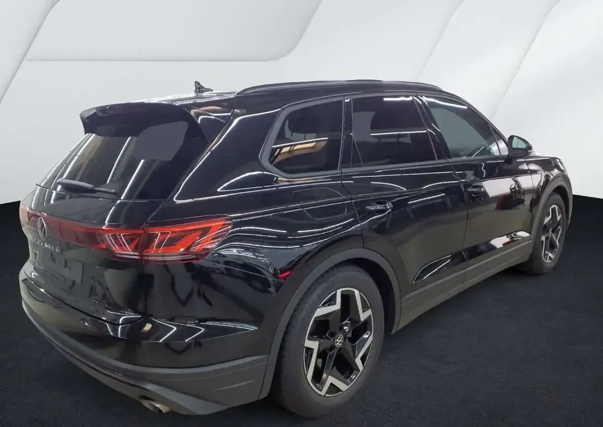 Gebraucht VW Touareg 231 PS (169 kW) 2026 Grenadillschwarz metallic SUV
