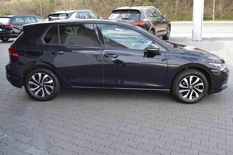 Gebraucht VW Golf VIII Active 150 PS (110 kW) 2022 Schwarz Limousine