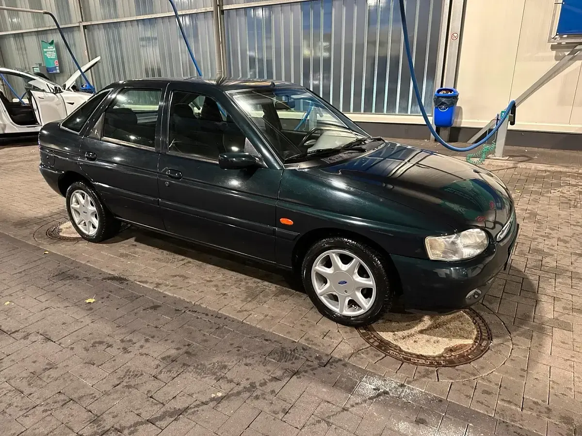 Gebraucht Ford Escort Ghia 90 PS (66 kW) 1997 Grün Limousine