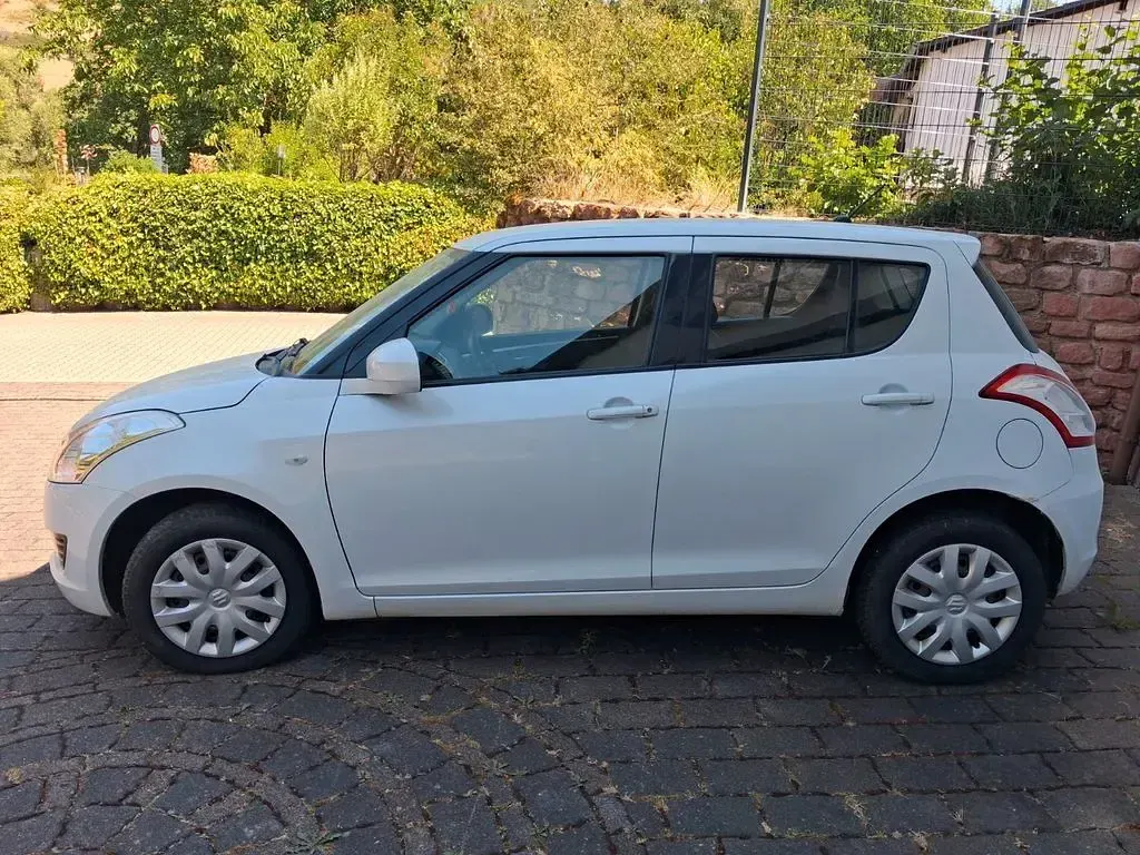 Gebraucht Suzuki Swift 94 PS (69 kW) 2012 Weiß Kleinwagen