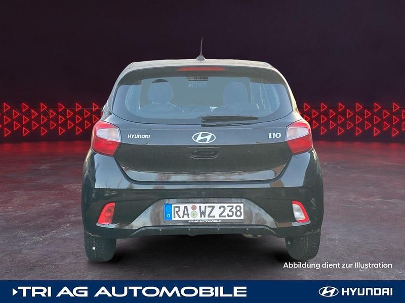 Gebraucht Hyundai i10 Select 63 PS (46 kW) 2025 Schwarz Kleinwagen