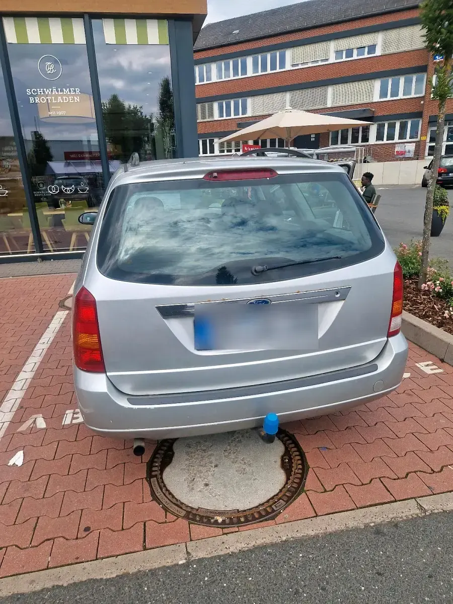 Gebraucht Ford Focus 101 PS (74 kW) 2000 Silber Kombi
