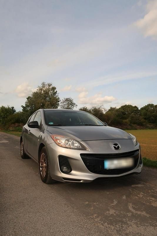 Silber Gebraucht 2013 Mazda 3 Kombi | 3.699 € (Superpreis) - Bild 1/4