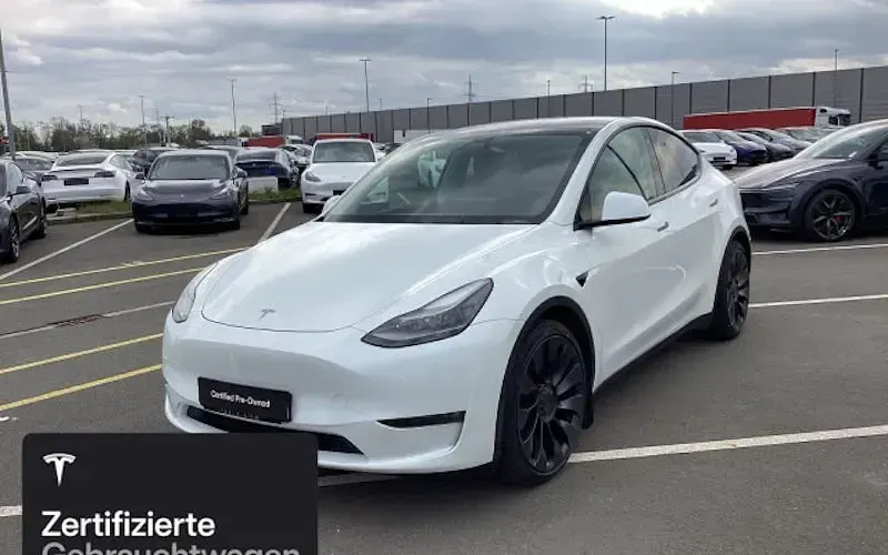 Käytetty Tesla Model Y Performance 321 kW (437 HP) 2022 Valkoinen Katumaasturi