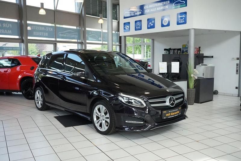 Violett Gebraucht 2015 Mercedes B220 Van / Kleinbus | 16.900 € (Fairer Preis) - Bild 1/4