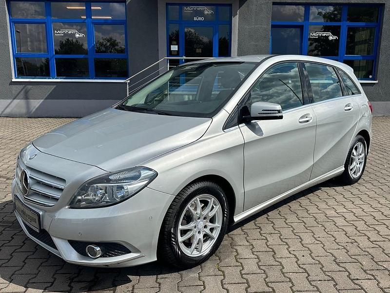 Silber Gebraucht 2013 Mercedes B200 Van / Kleinbus | 8.300 € (Fairer Preis) - Bild 1/4