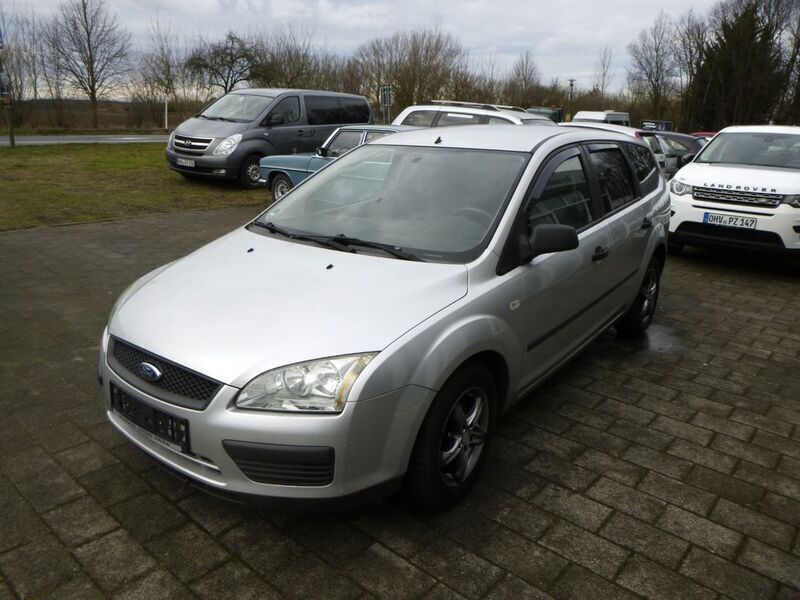 Silber Gebraucht 2005 Ford Focus Ambiente Kombi | 750 € (Superpreis) - Bild 1/4