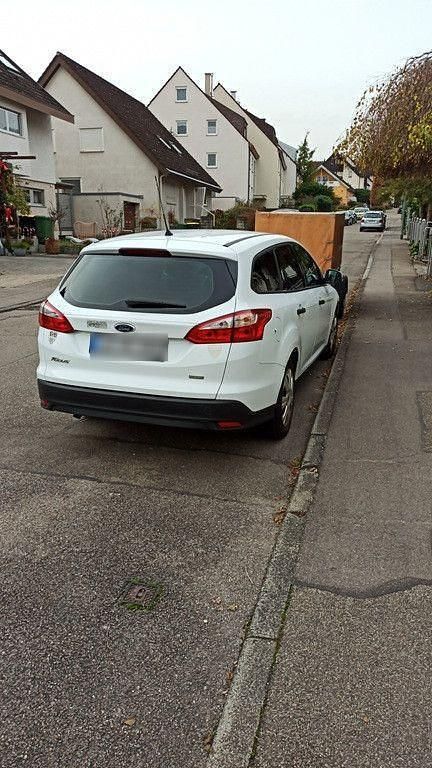 Gebraucht Ford Focus Ambiente 101 PS (74 kW) 2014 Weiß Kombi