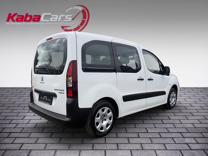 Gebraucht Peugeot TePee Active 110 PS (80 kW) 2018 Weiß Kombi