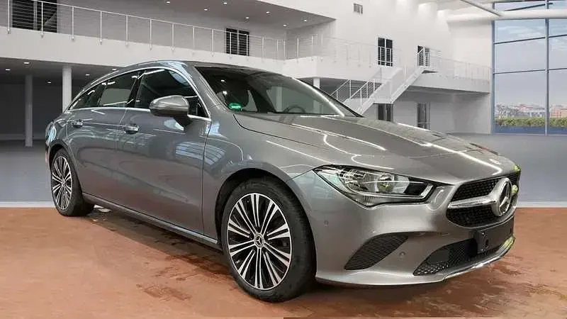 Gebraucht Mercedes CLA200 Progressive 163 PS (119 kW) 2022 Mountaingrau Kombi
