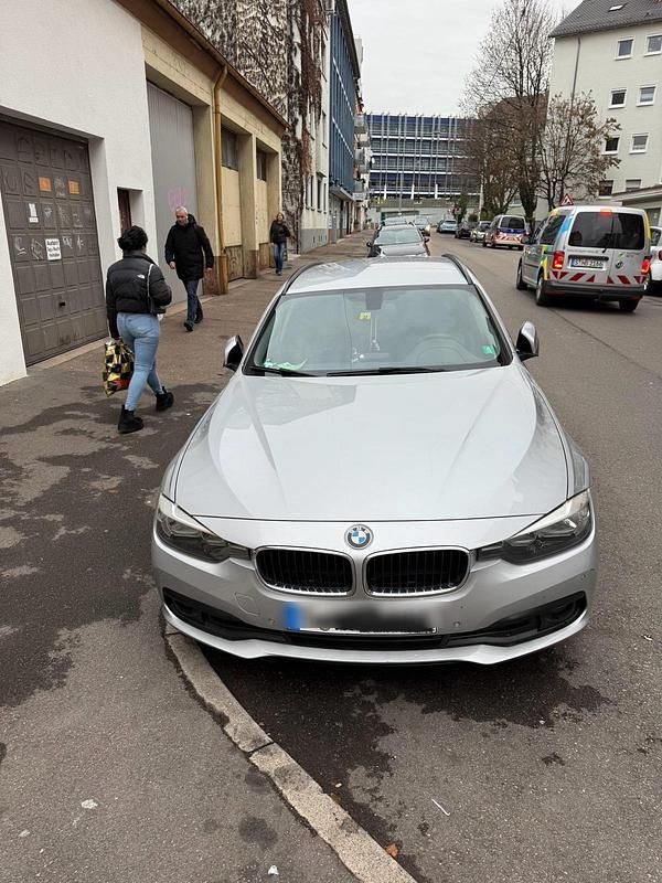 Grau Gebraucht 2016 BMW 318 Sport Line Kombi | 13.000 € (Guter Preis) - Bild 1/4