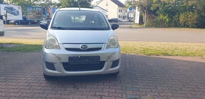 Gebraucht Daihatsu Cuore Plus 58 PS (42 kW) 2008 Silber Kleinwagen